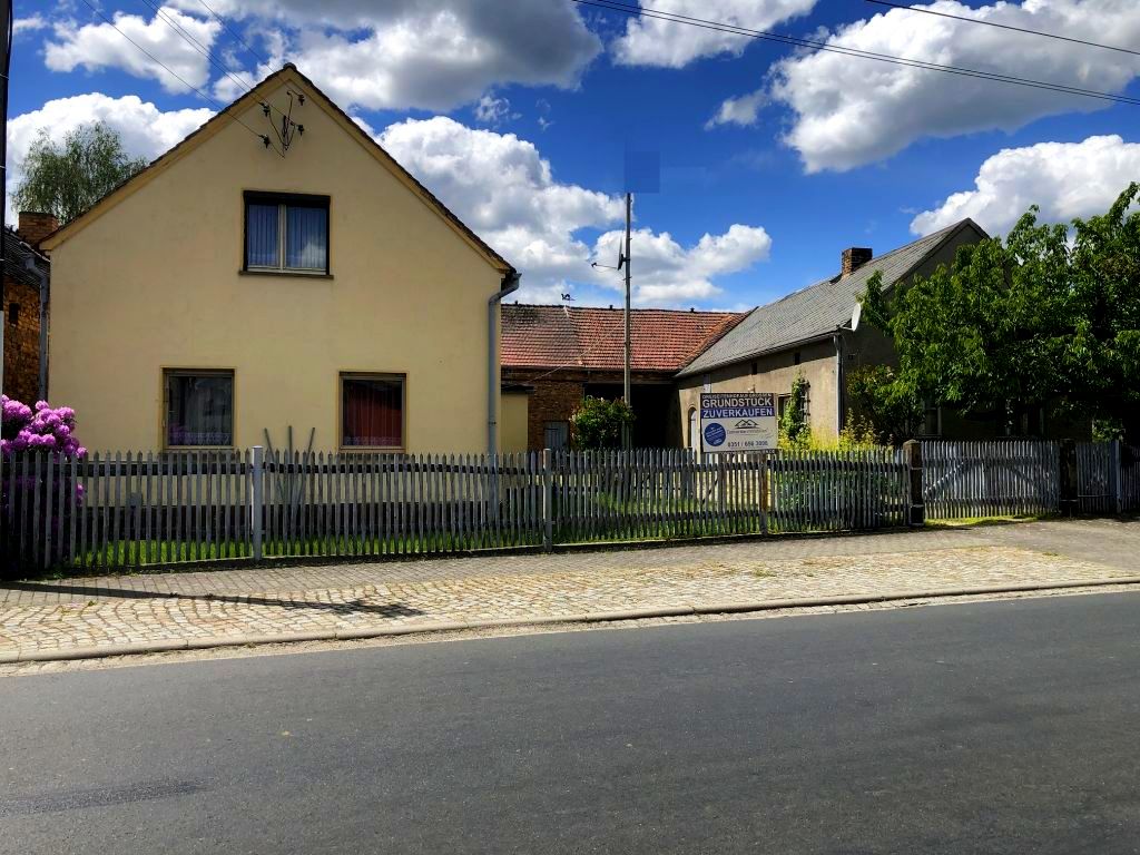 Wohnräume mit Stuck an der Wand
